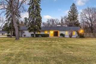 1967 Red Fox Lane, Green Oaks, IL 60048