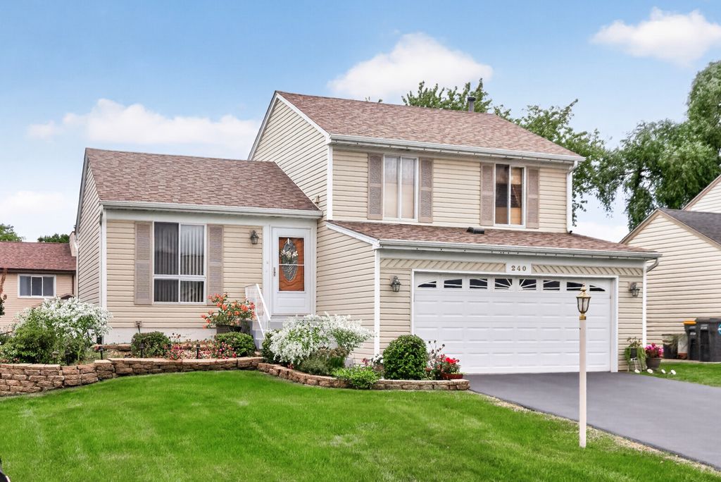 240 Iris Drive, Streamwood, IL 60107 — photo 2