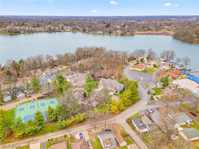 1536 Baycrest Drive NW, Canton, OH 44708