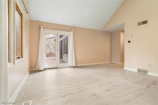 1536 Baycrest Drive NW, Canton, OH 44708