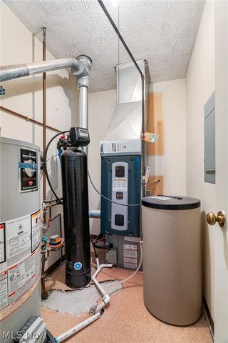 1536 Baycrest Drive NW, Canton, OH 44708