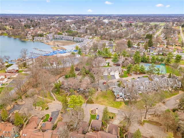 1536 Baycrest Drive NW, Canton, OH 44708