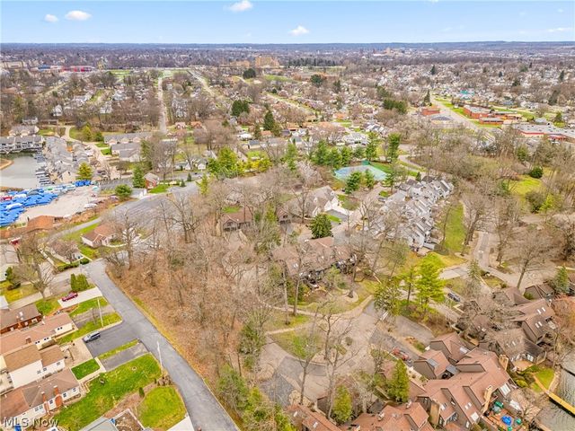 1536 Baycrest Drive NW, Canton, OH 44708