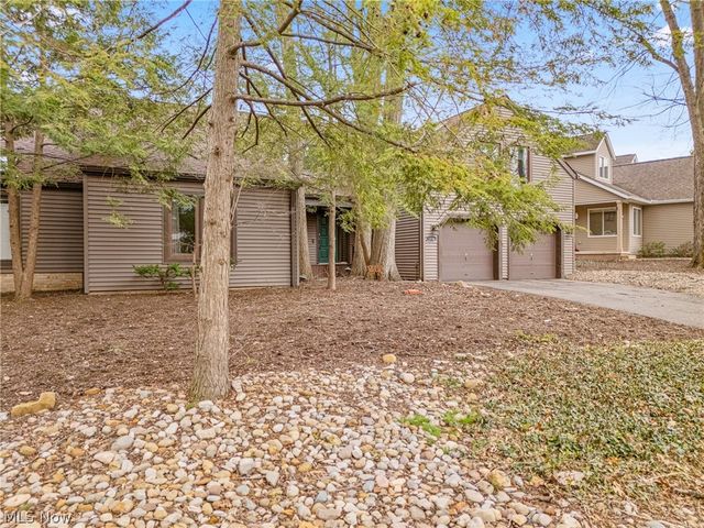 1536 Baycrest Drive NW, Canton, OH 44708