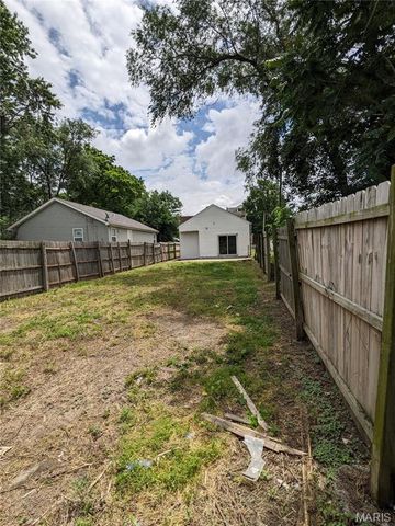 7719 Minnesota Avenue, St Louis, MO 63111