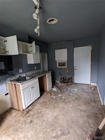 7719 Minnesota Avenue, St Louis, MO 63111