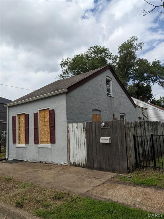 7719 Minnesota Avenue, St Louis, MO 63111