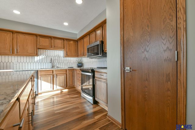 1543 Hilltop Road, Lincoln, NE 68521