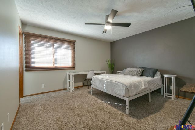 1543 Hilltop Road, Lincoln, NE 68521