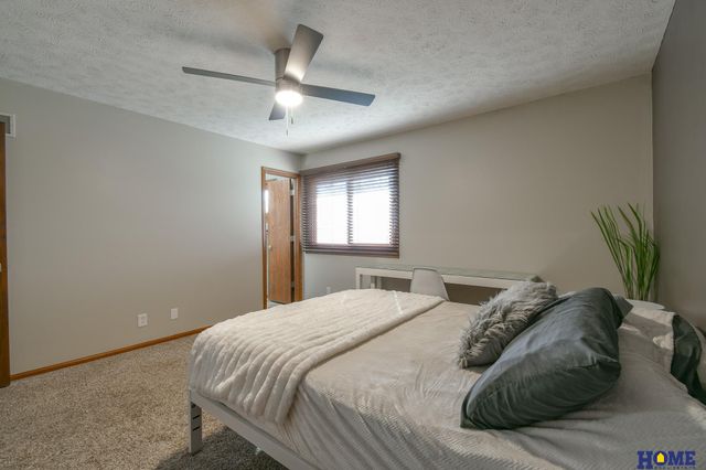 1543 Hilltop Road, Lincoln, NE 68521