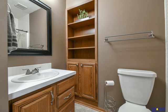 1543 Hilltop Road, Lincoln, NE 68521