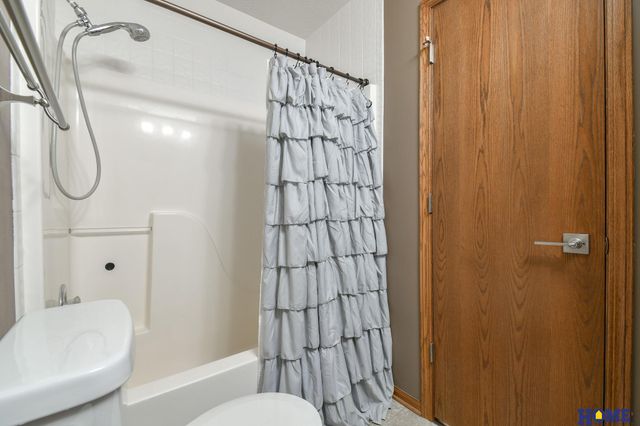 1543 Hilltop Road, Lincoln, NE 68521