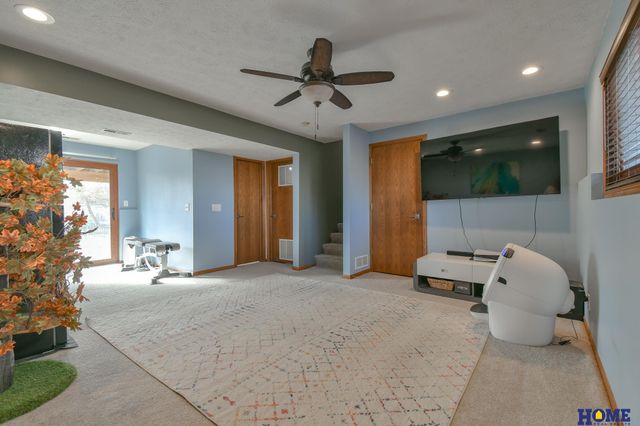 1543 Hilltop Road, Lincoln, NE 68521