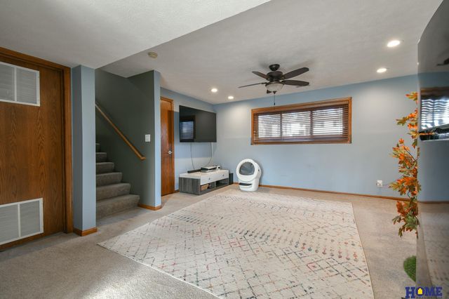 1543 Hilltop Road, Lincoln, NE 68521