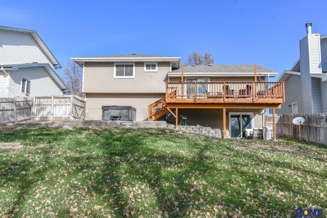 1543 Hilltop Road, Lincoln, NE 68521