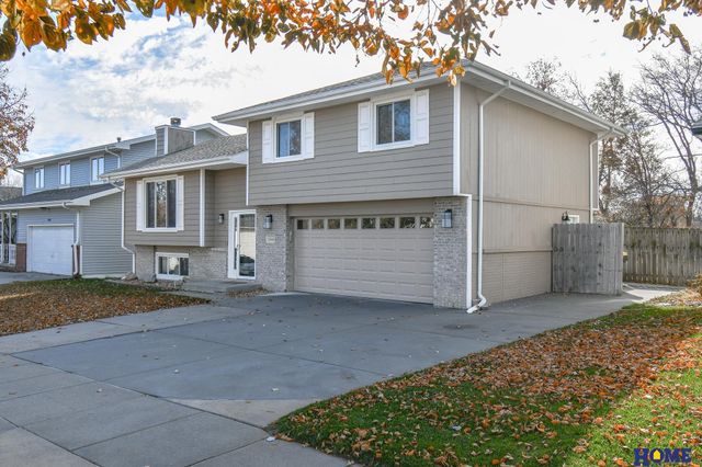 1543 Hilltop Road, Lincoln, NE 68521