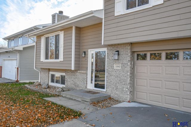 1543 Hilltop Road, Lincoln, NE 68521