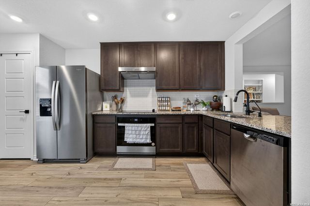 218 W FLOWING RIVER DR, Boerne, TX 78006