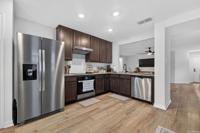 218 W FLOWING RIVER DR, Boerne, TX 78006