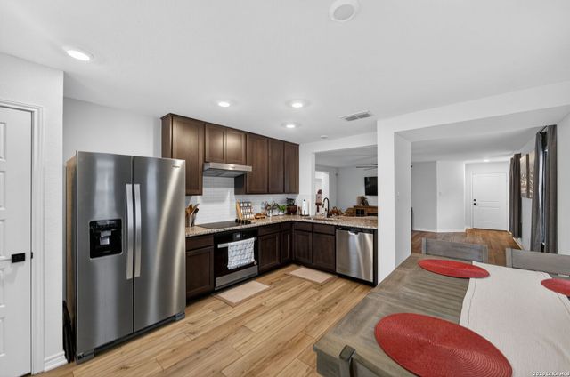 218 W FLOWING RIVER DR, Boerne, TX 78006