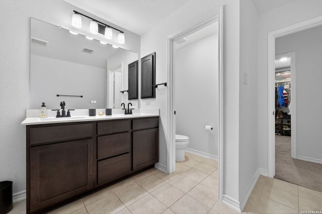 218 W FLOWING RIVER DR, Boerne, TX 78006