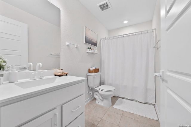 218 W FLOWING RIVER DR, Boerne, TX 78006
