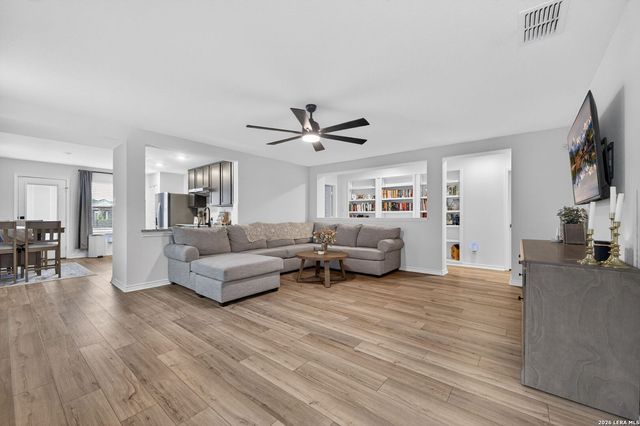 218 W FLOWING RIVER DR, Boerne, TX 78006