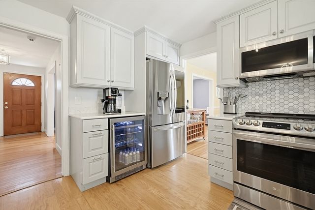 6 Duggan Dr, Framingham, MA 01702