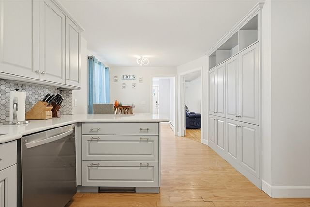 6 Duggan Dr, Framingham, MA 01702