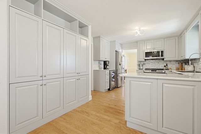 6 Duggan Dr, Framingham, MA 01702