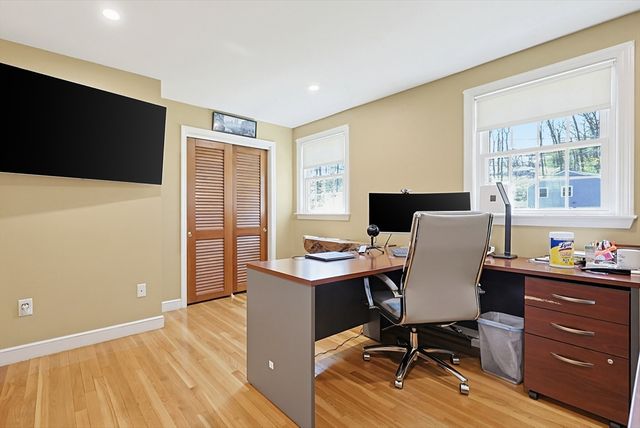 6 Duggan Dr, Framingham, MA 01702