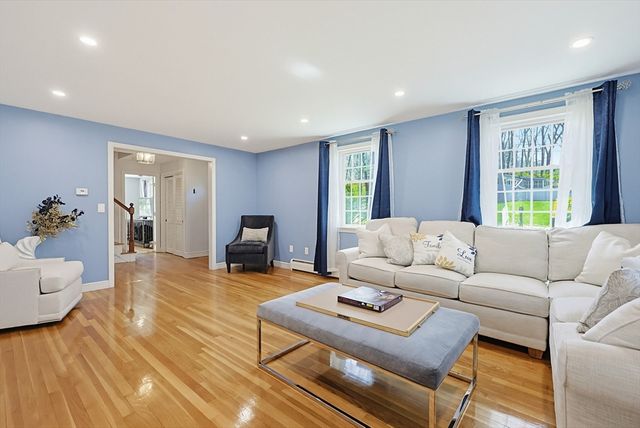 6 Duggan Dr, Framingham, MA 01702