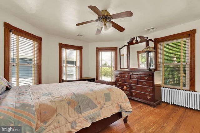 13 CEDAR AVE, Gaithersburg, MD 20877