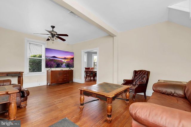 13 CEDAR AVE, Gaithersburg, MD 20877