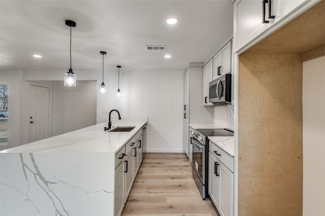 116 Cooper Drive, Hurst, TX 76053