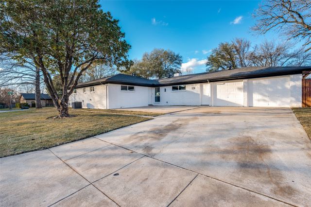 116 Cooper Drive, Hurst, TX 76053