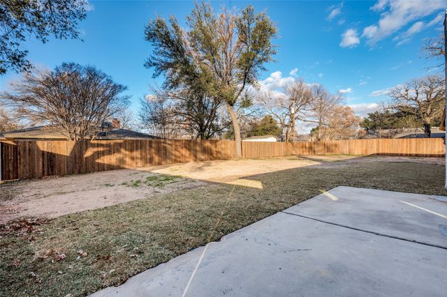 116 Cooper Drive, Hurst, TX 76053