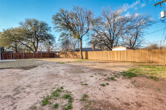 116 Cooper Drive, Hurst, TX 76053