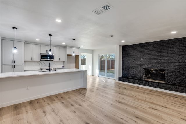 116 Cooper Drive, Hurst, TX 76053