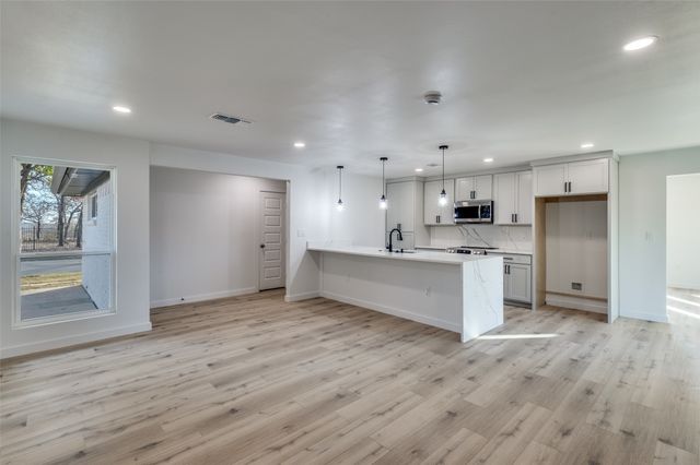 116 Cooper Drive, Hurst, TX 76053