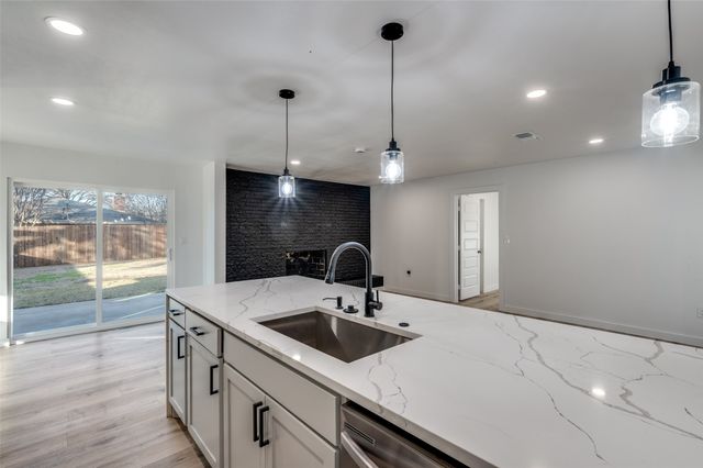 116 Cooper Drive, Hurst, TX 76053