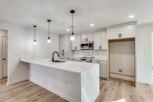 116 Cooper Drive, Hurst, TX 76053