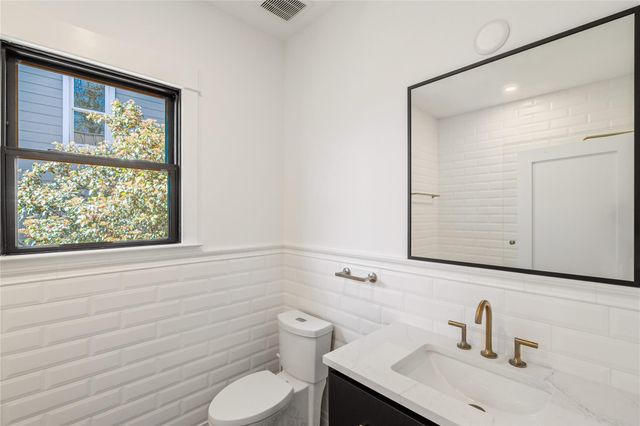 717 Meriden LN, Austin, TX 78703