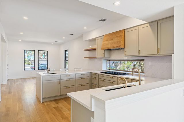 717 Meriden LN, Austin, TX 78703