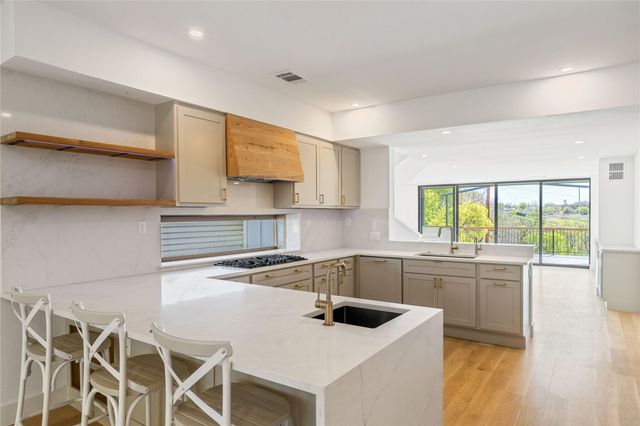 717 Meriden LN, Austin, TX 78703