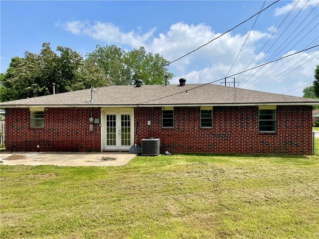 810 Gwen Street, Springdale, AR 72762