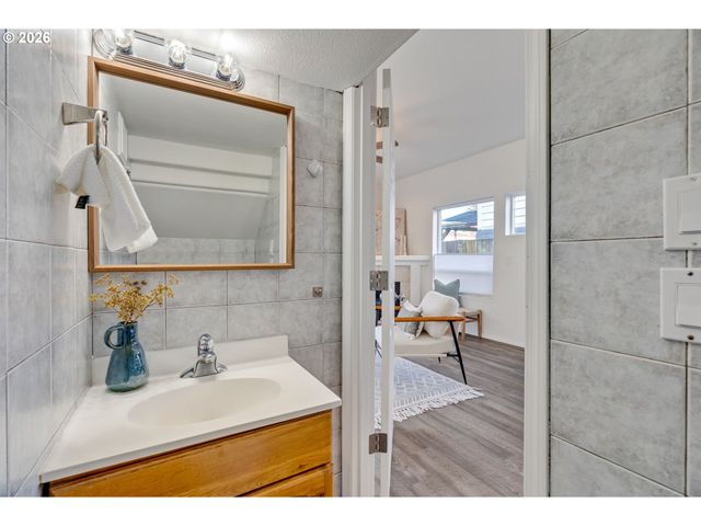 3101 Ne 80TH Ave, Portland, OR 97213