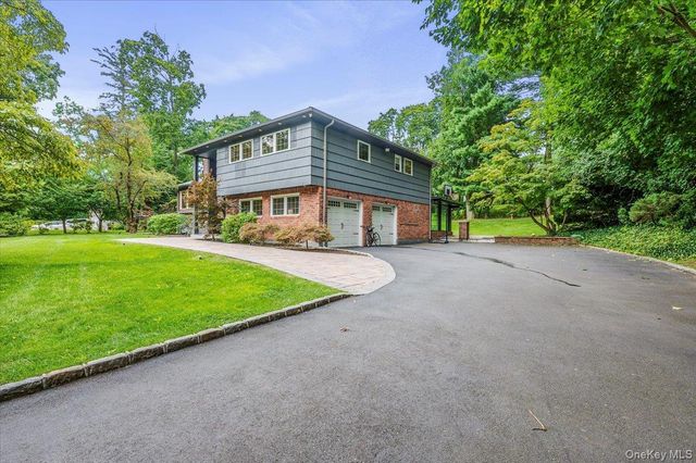 26 Red Brook Road, Great Neck, NY 11024