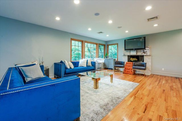 26 Red Brook Road, Great Neck, NY 11024