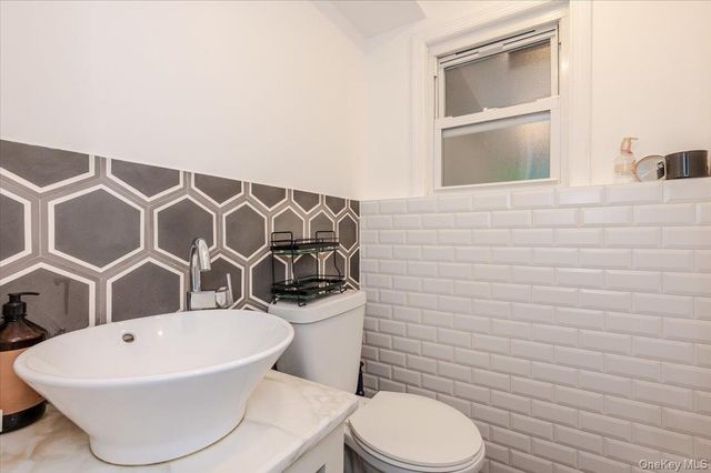 26 Red Brook Road, Great Neck, NY 11024